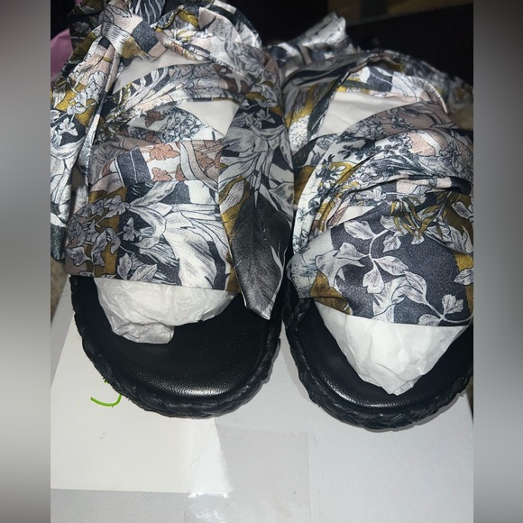 Robert Clergerie - Isabela Ankle Tie Sandal - US Size 8 - Picture 9 of 11